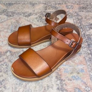 brown sandals 🤎